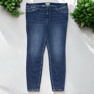 Maurices Jeans Women’s 20W Blue Denim Classic Mid Fit Skinny Regular Medium Wash